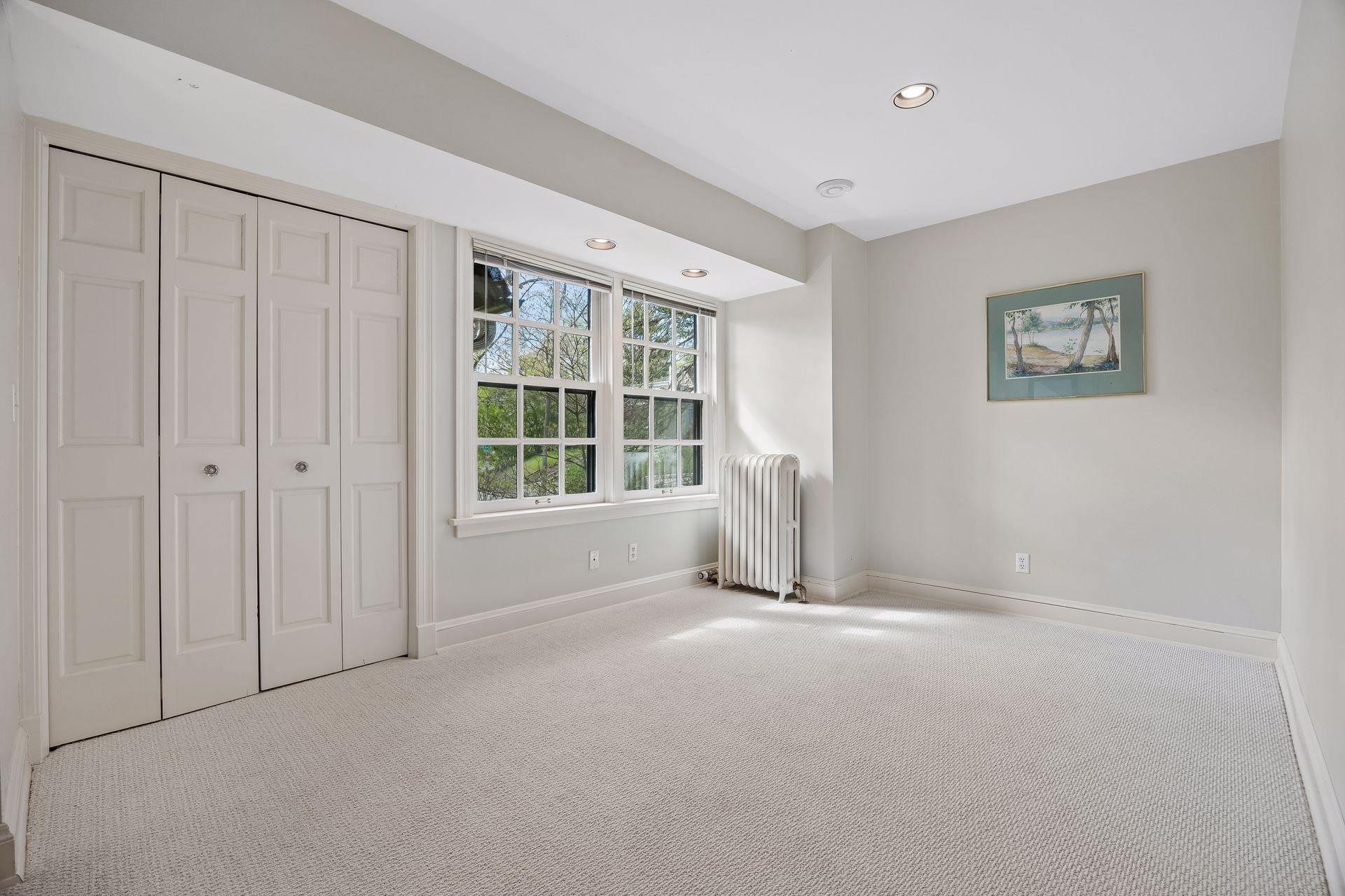 306 W Minnehaha Parkway