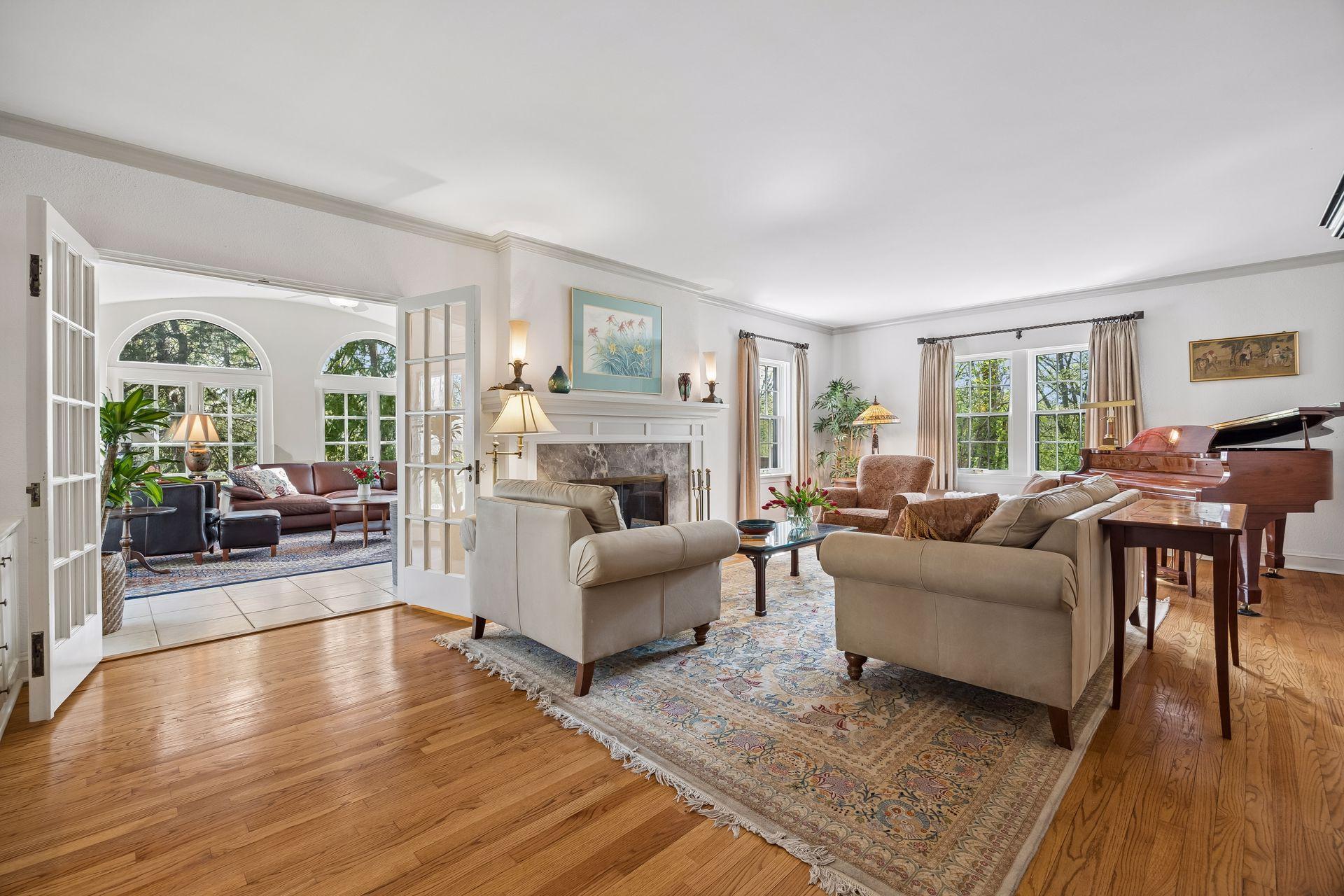306 W Minnehaha Parkway