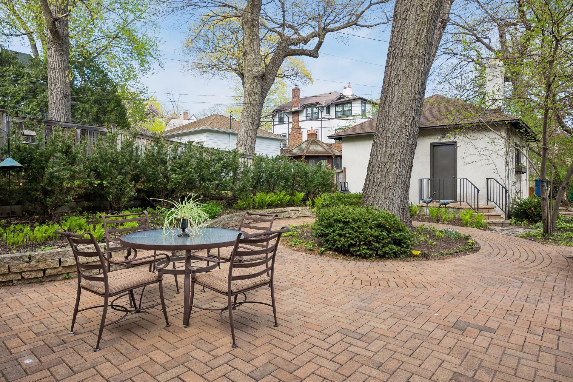 306 W Minnehaha Parkway