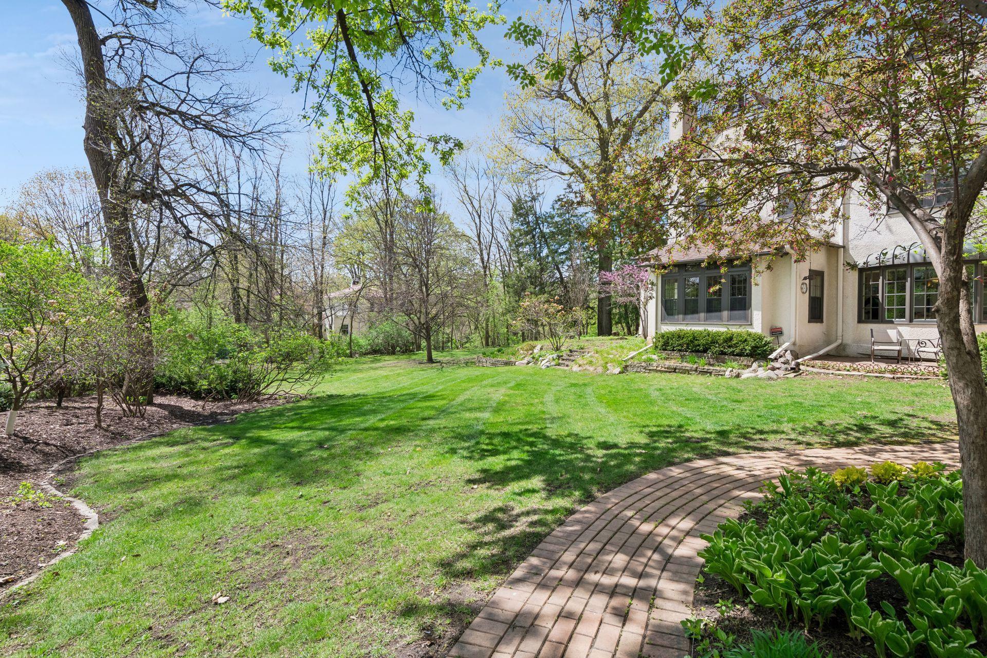 306 W Minnehaha Parkway