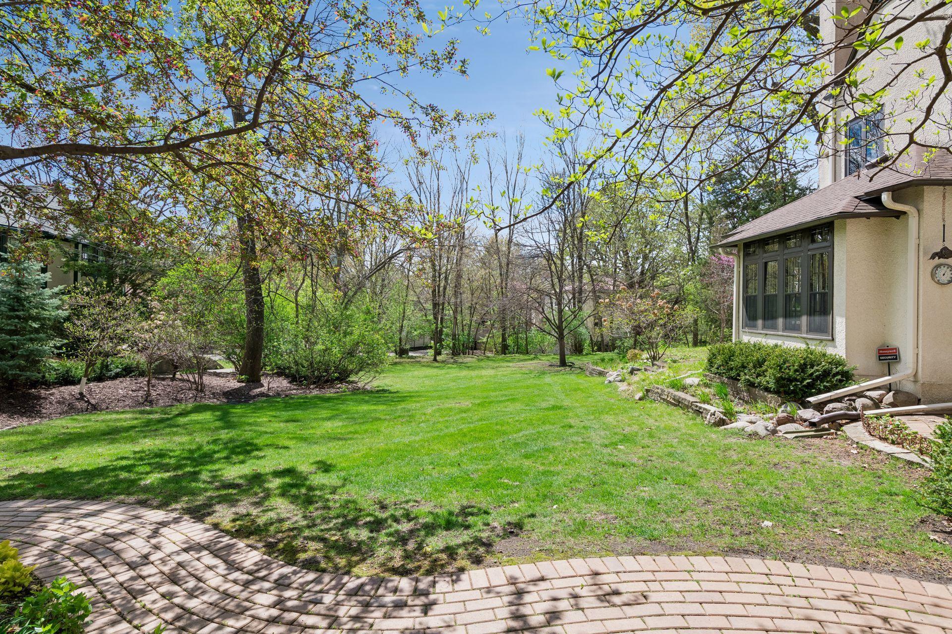 306 W Minnehaha Parkway