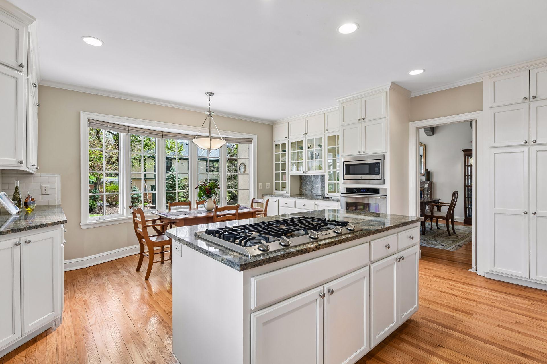 306 W Minnehaha Parkway