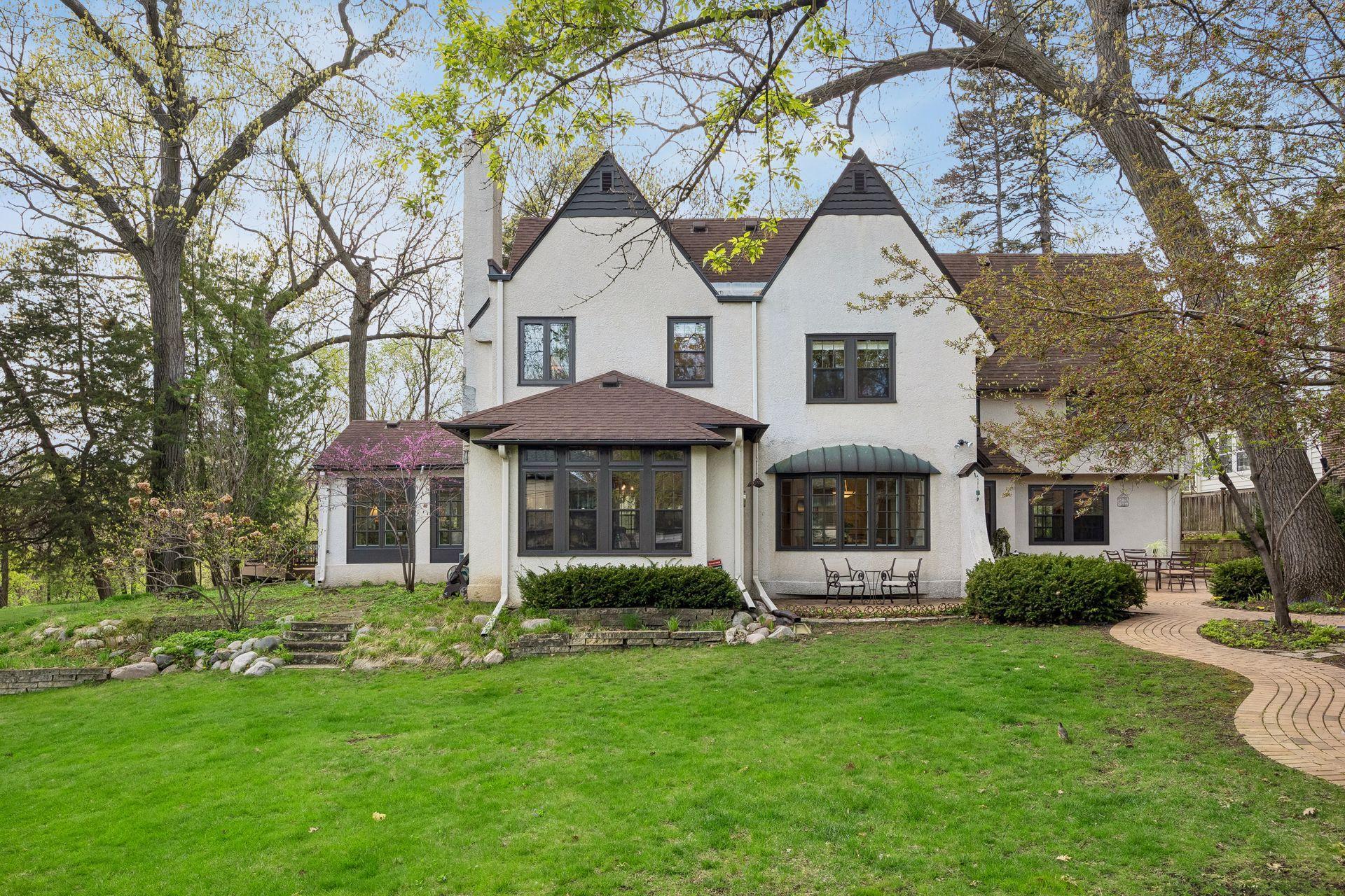 306 W Minnehaha Parkway