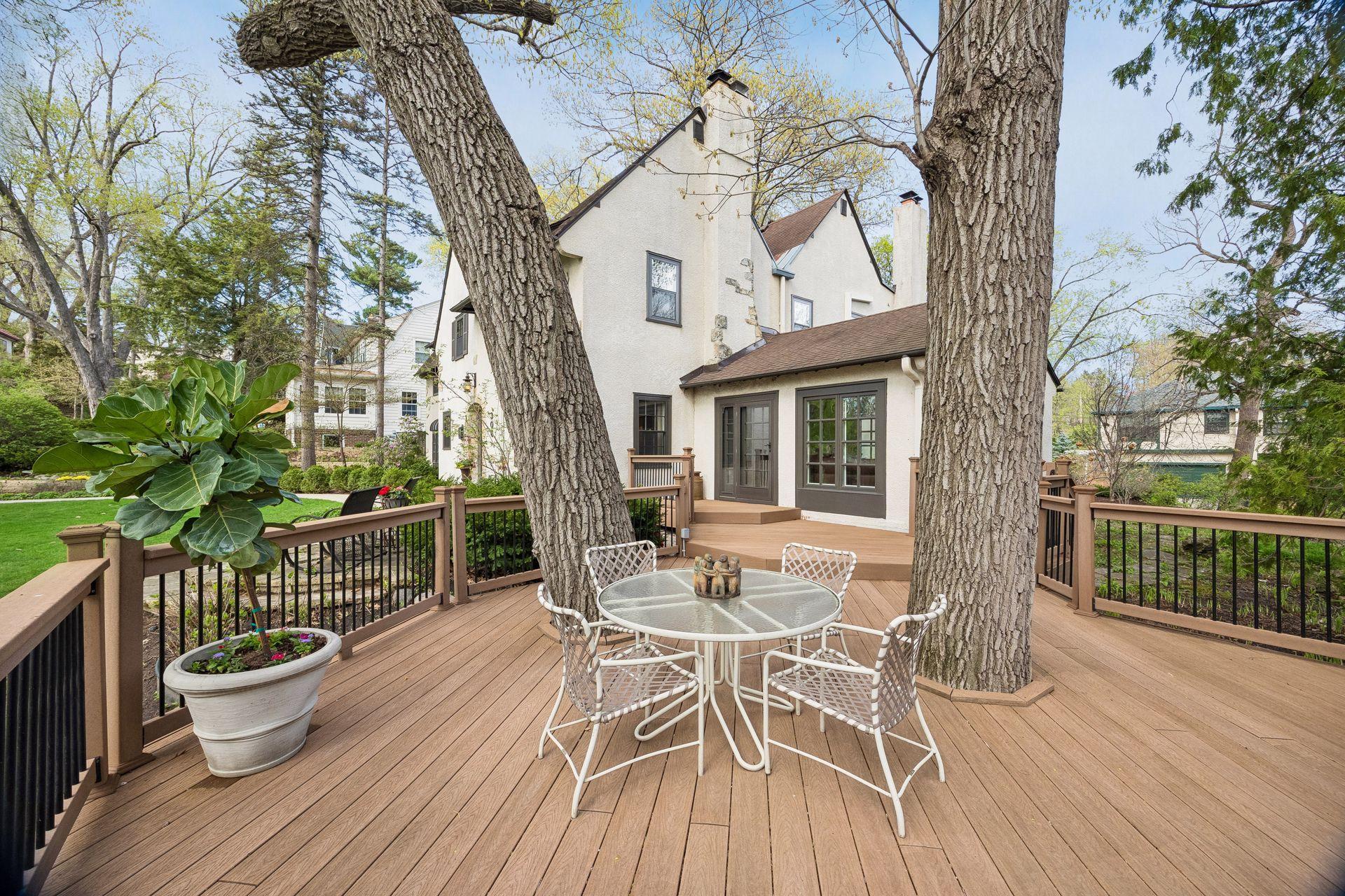 306 W Minnehaha Parkway