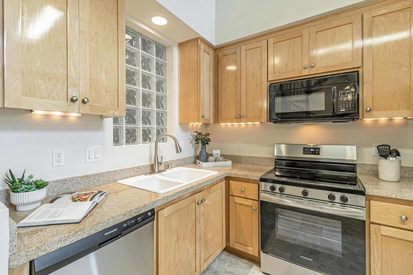 800 N 8th ST 313