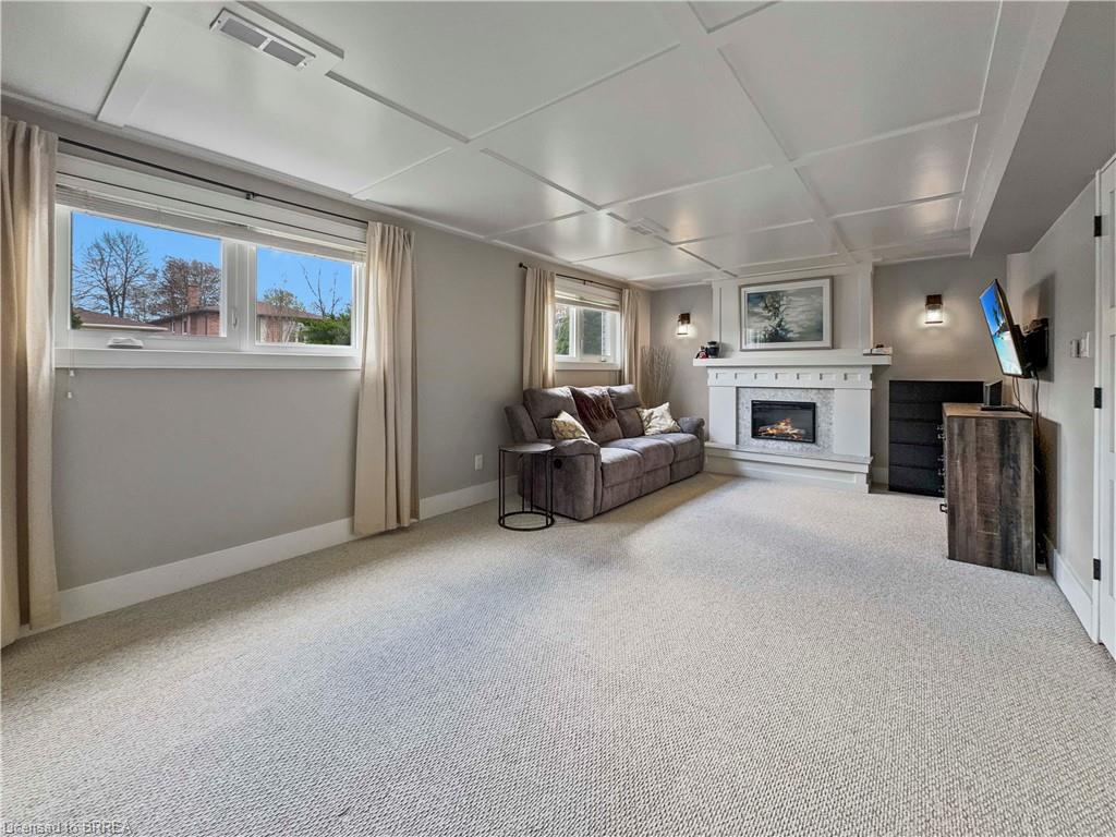 28 Dante Crescent
