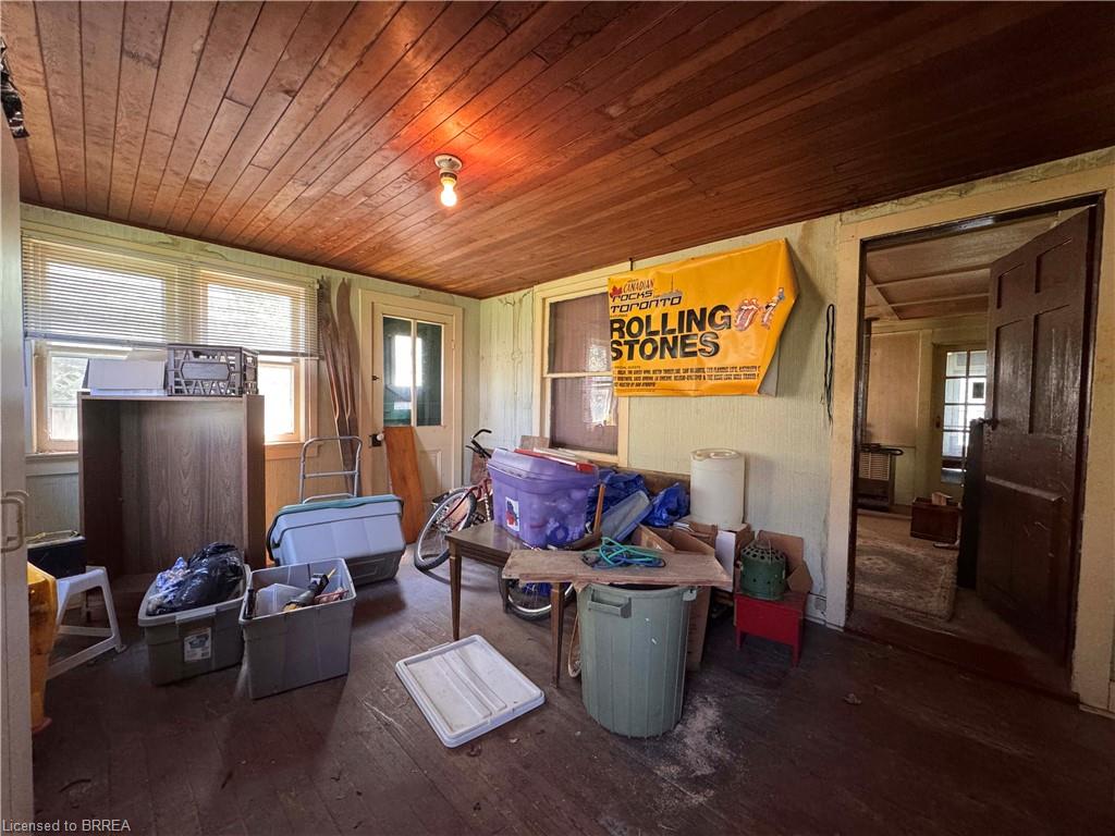 221 Norfolk Street N