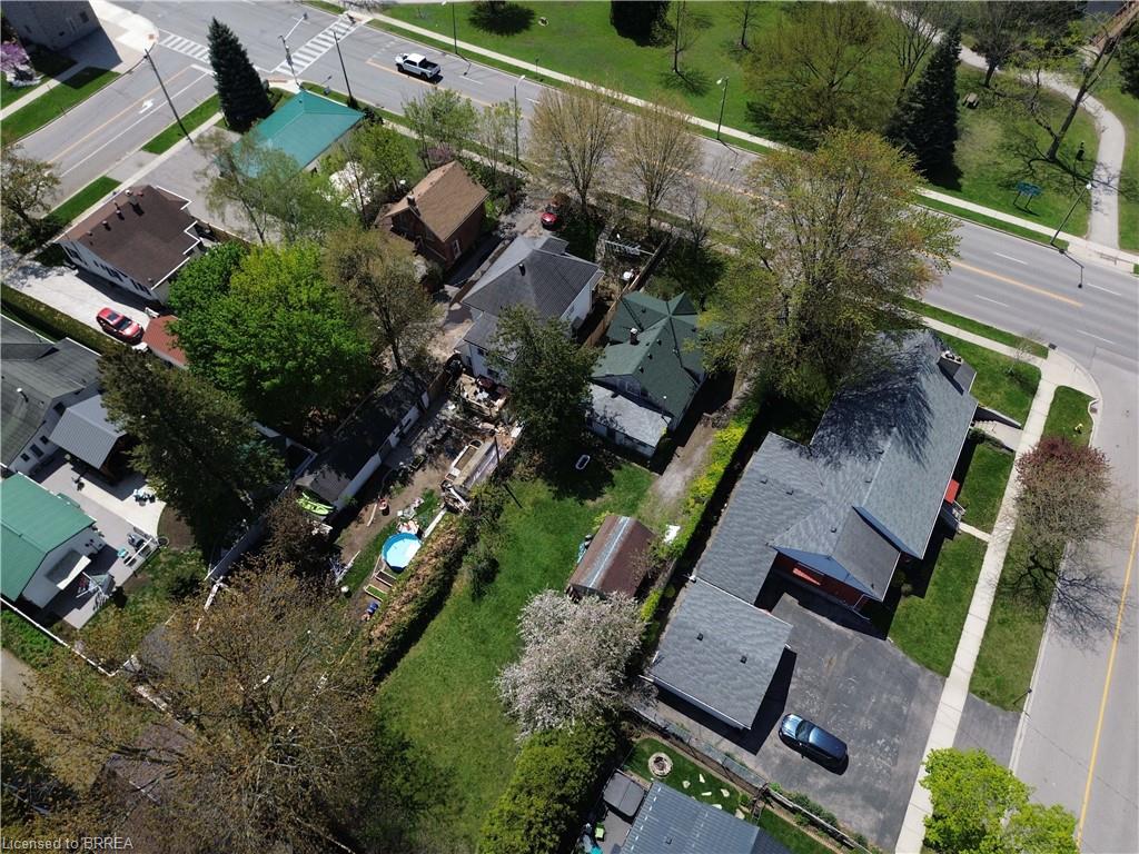 221 Norfolk Street N