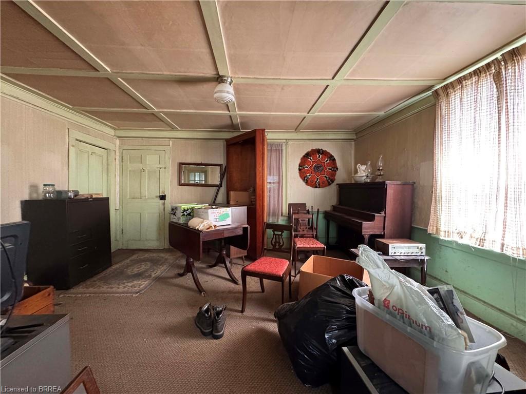 221 Norfolk Street N