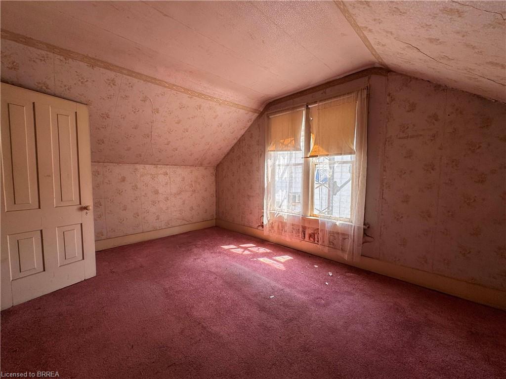 221 Norfolk Street N