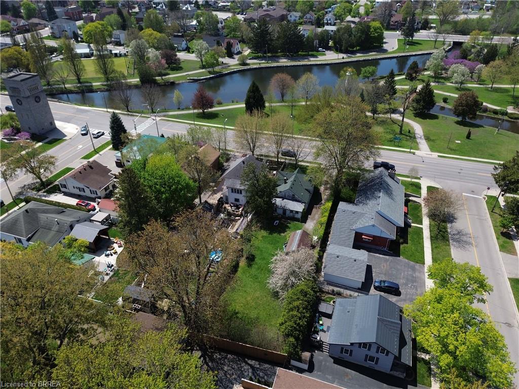 221 Norfolk Street N