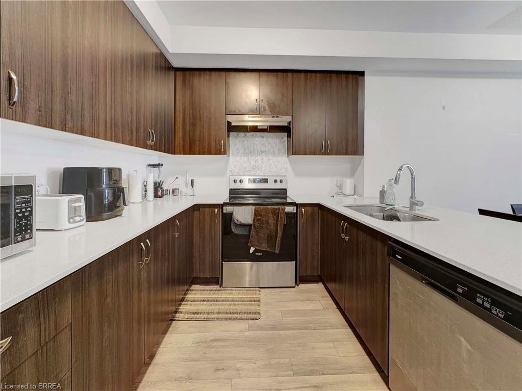 1105-585 Colborne Street Unit: 1105