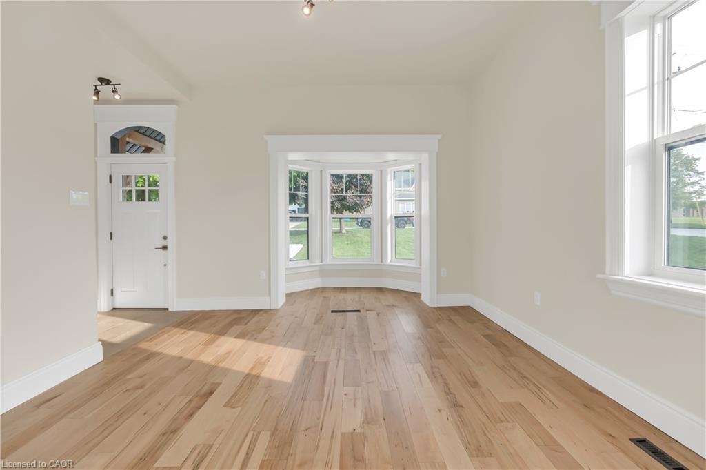 16 Hillcrest Street W