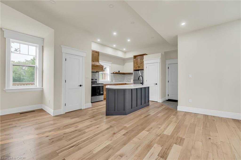 16 Hillcrest Street W