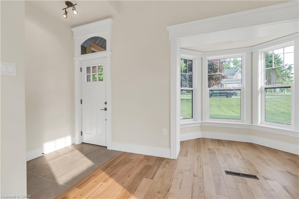 16 Hillcrest Street W