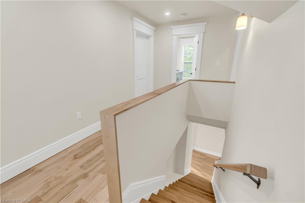 16 Hillcrest Street W