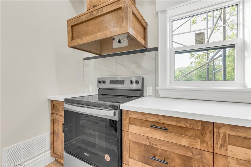 16 Hillcrest Street W