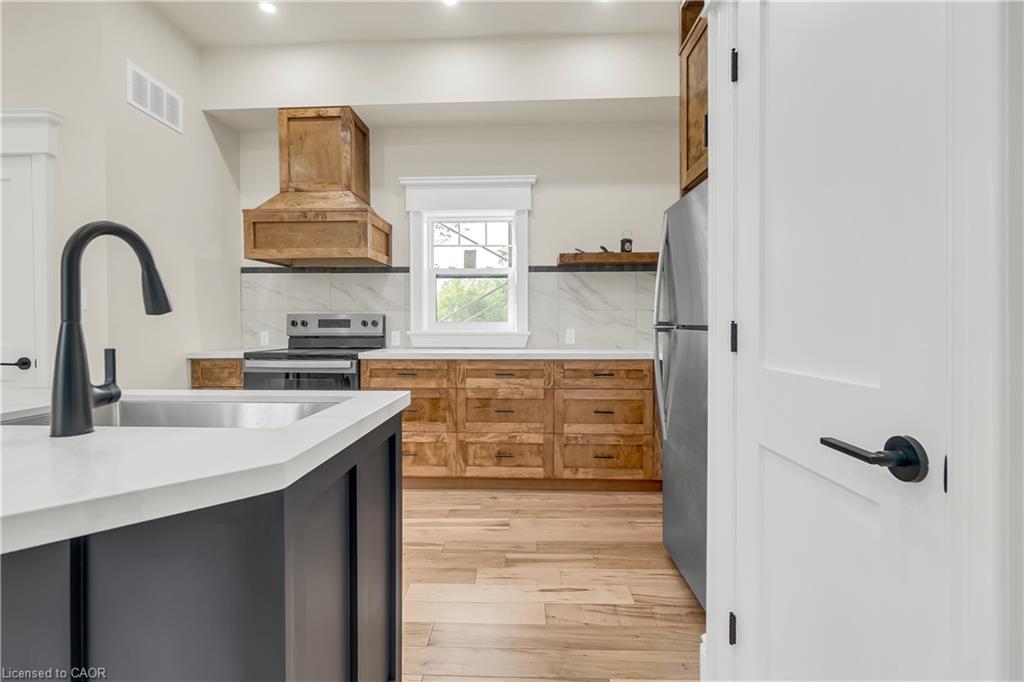 16 Hillcrest Street W