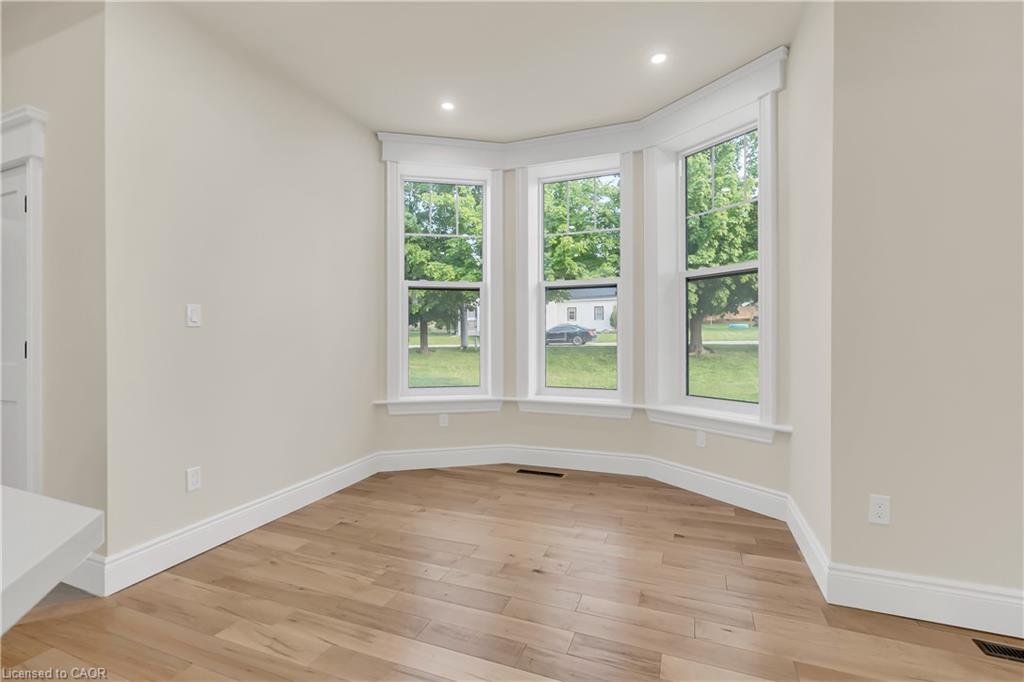 16 Hillcrest Street W