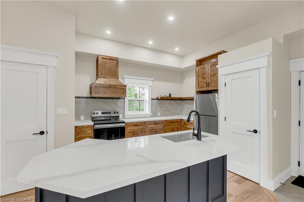 16 Hillcrest Street W