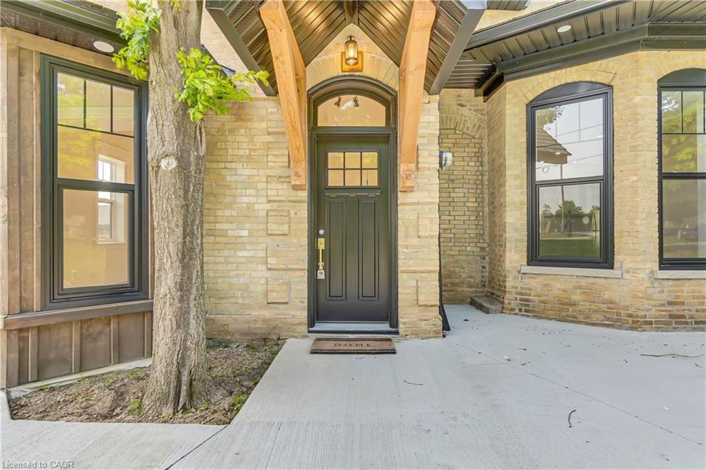 16 Hillcrest Street W