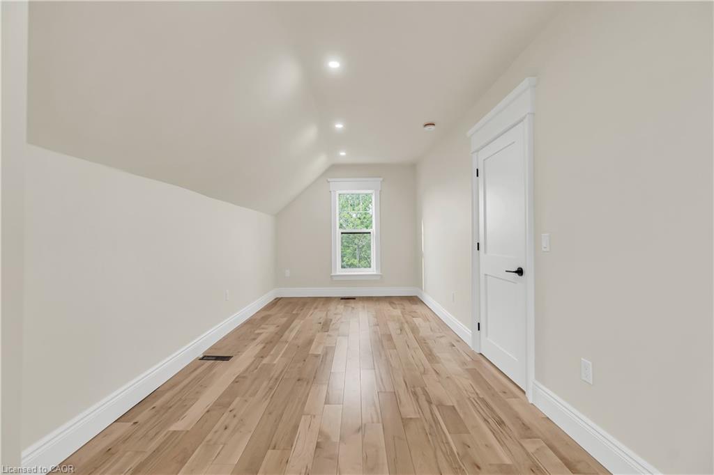 16 Hillcrest Street W