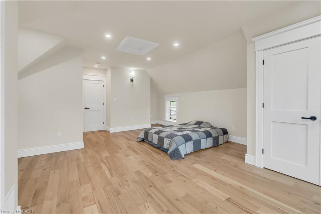 16 Hillcrest Street W