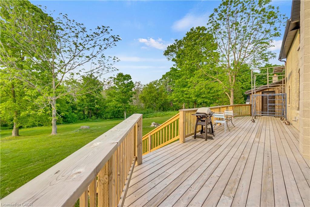 16 Hillcrest Street W