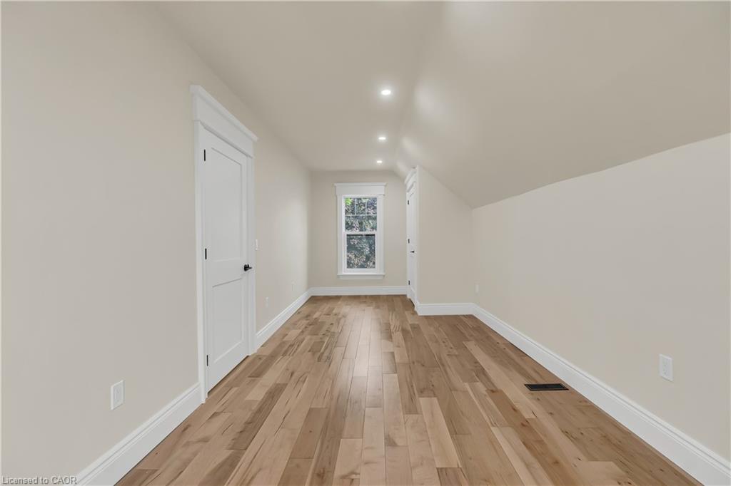 16 Hillcrest Street W