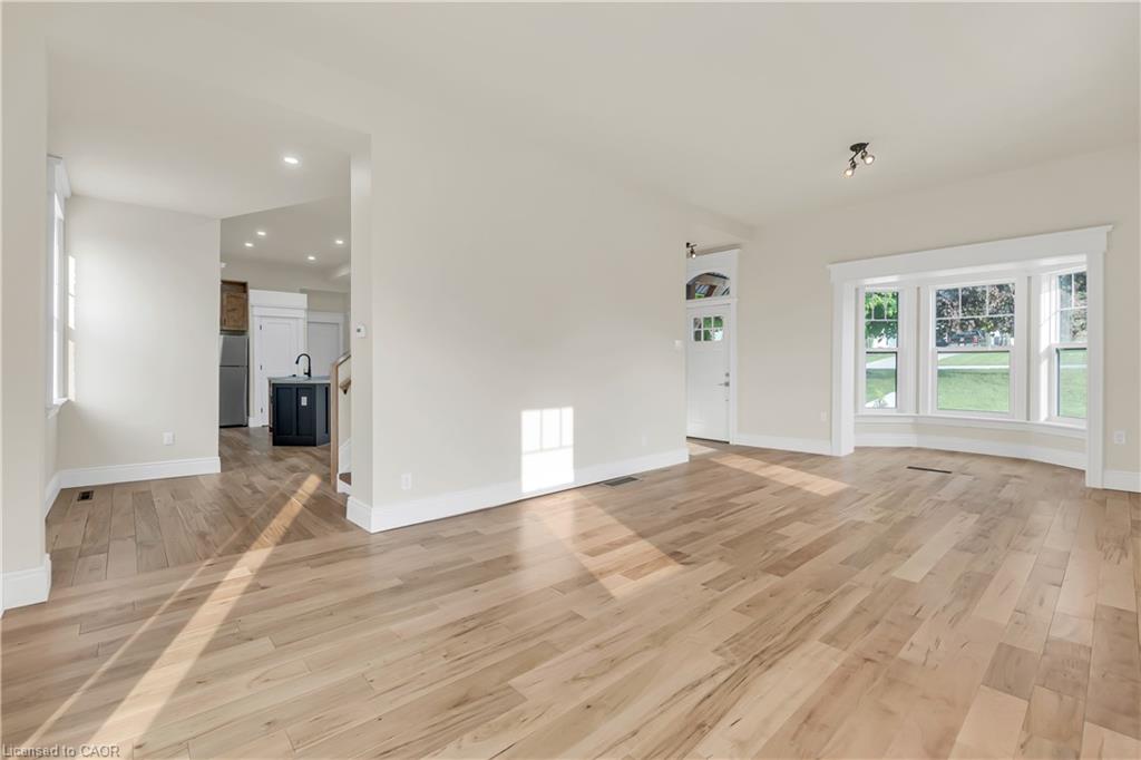 16 Hillcrest Street W