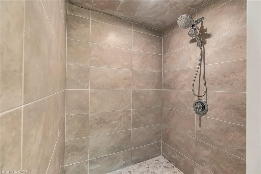 16 Hillcrest Street W