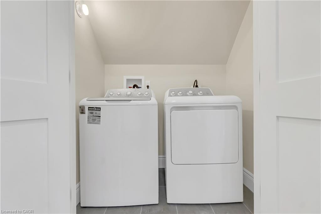 16 Hillcrest Street W