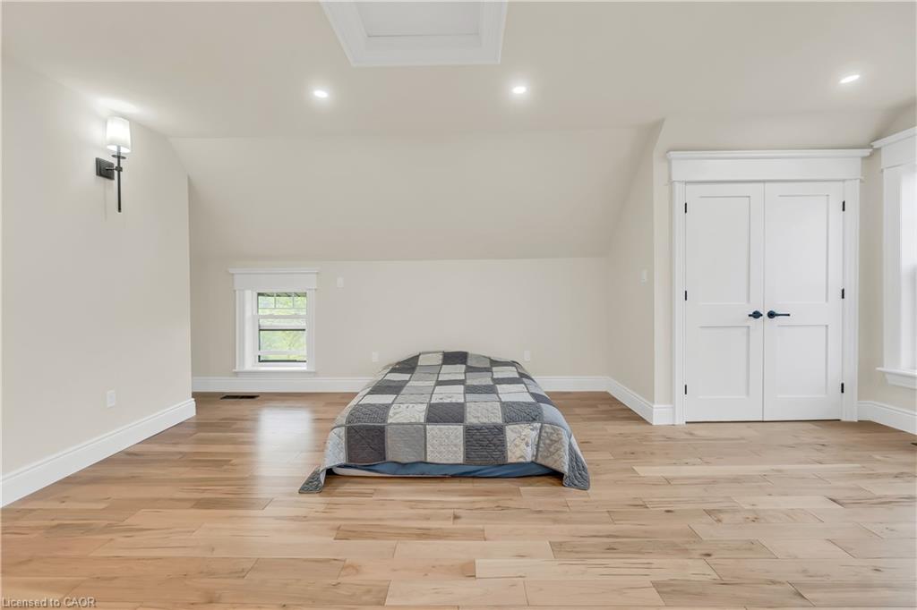 16 Hillcrest Street W