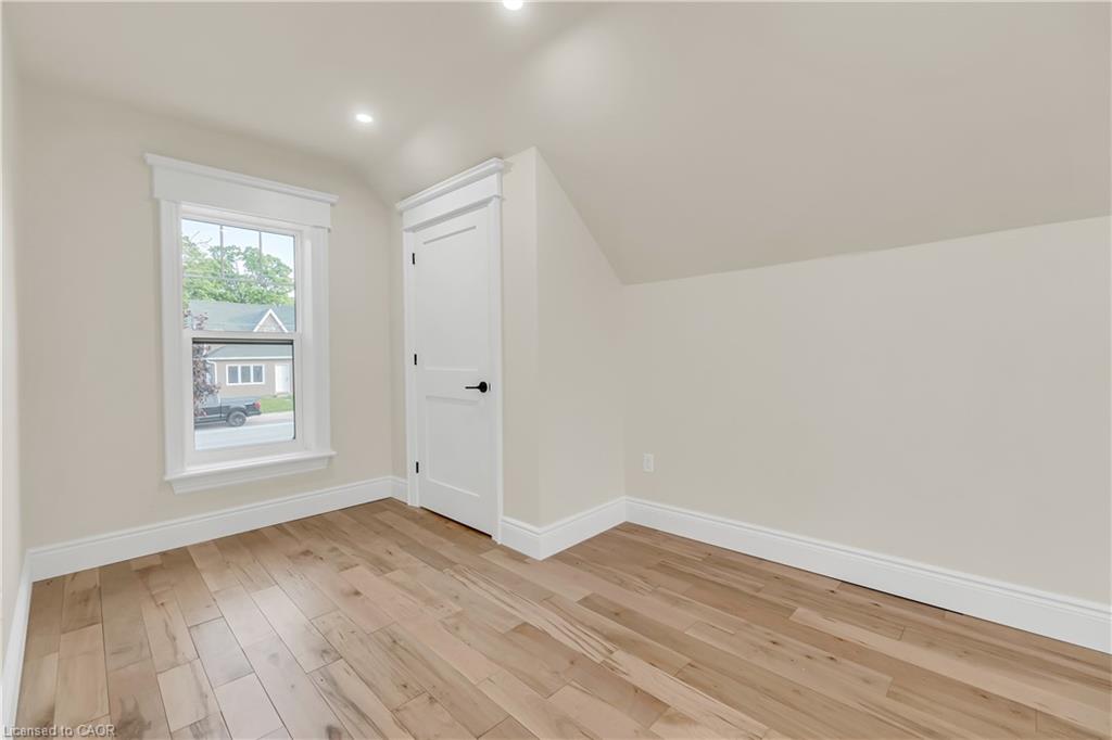 16 Hillcrest Street W