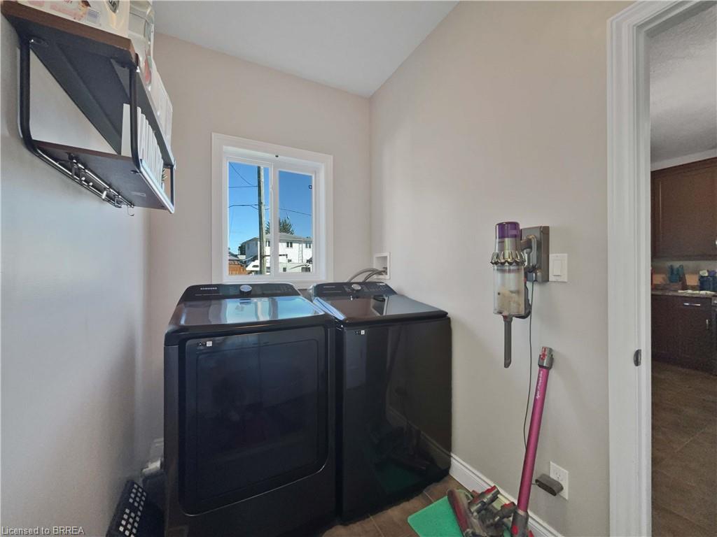 25 Baird Street S