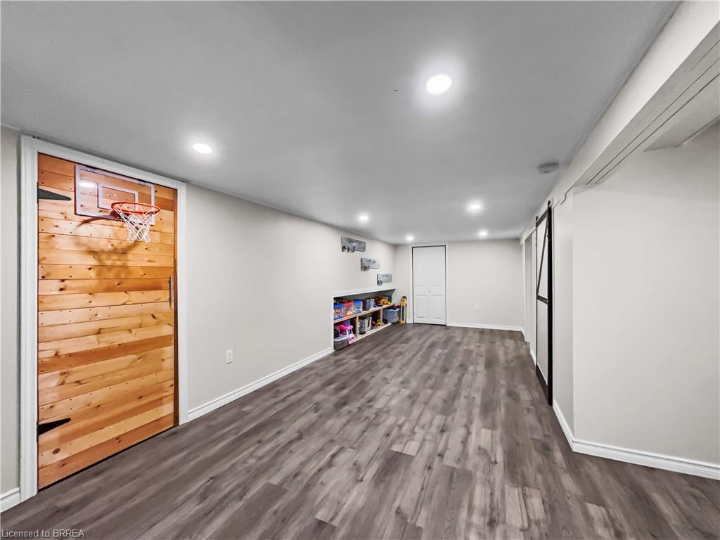 21 Richard Avenue
