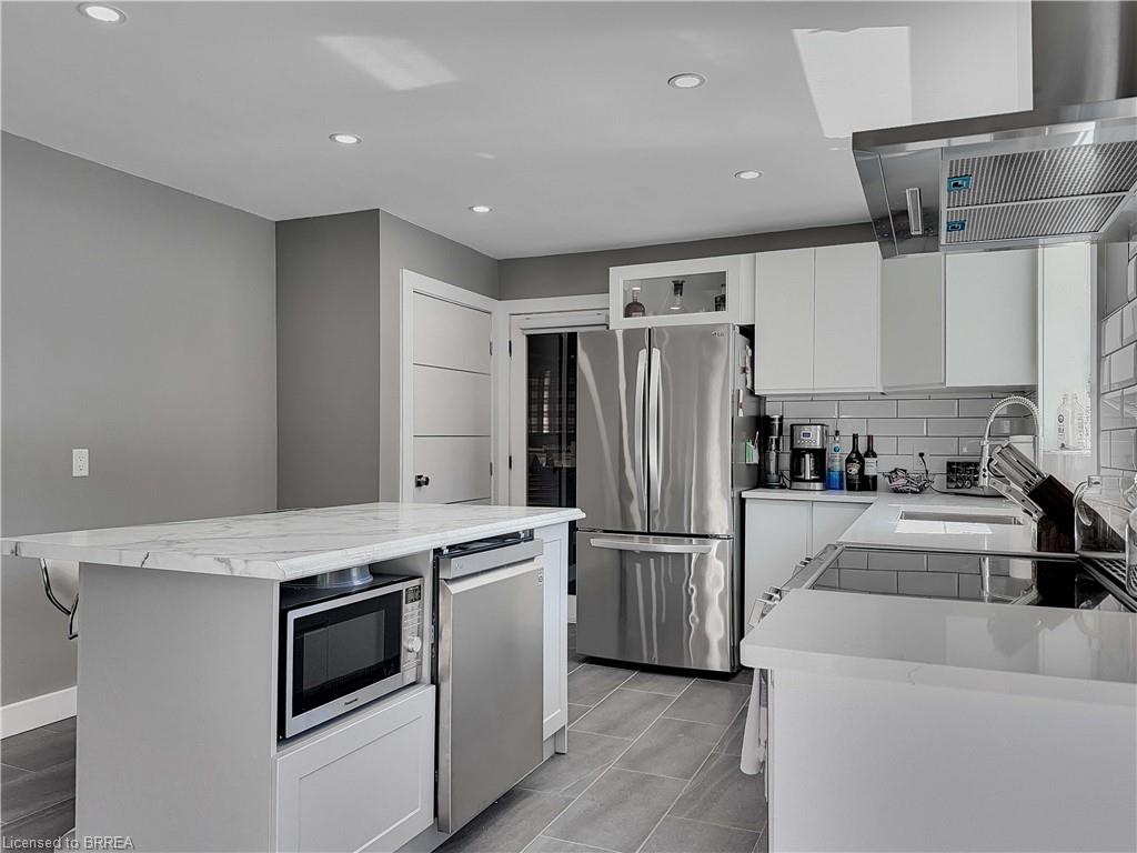 46 Davis Street W