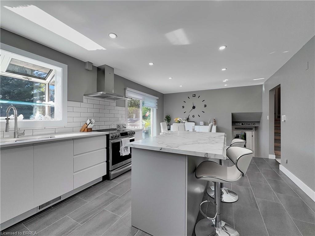 46 Davis Street W