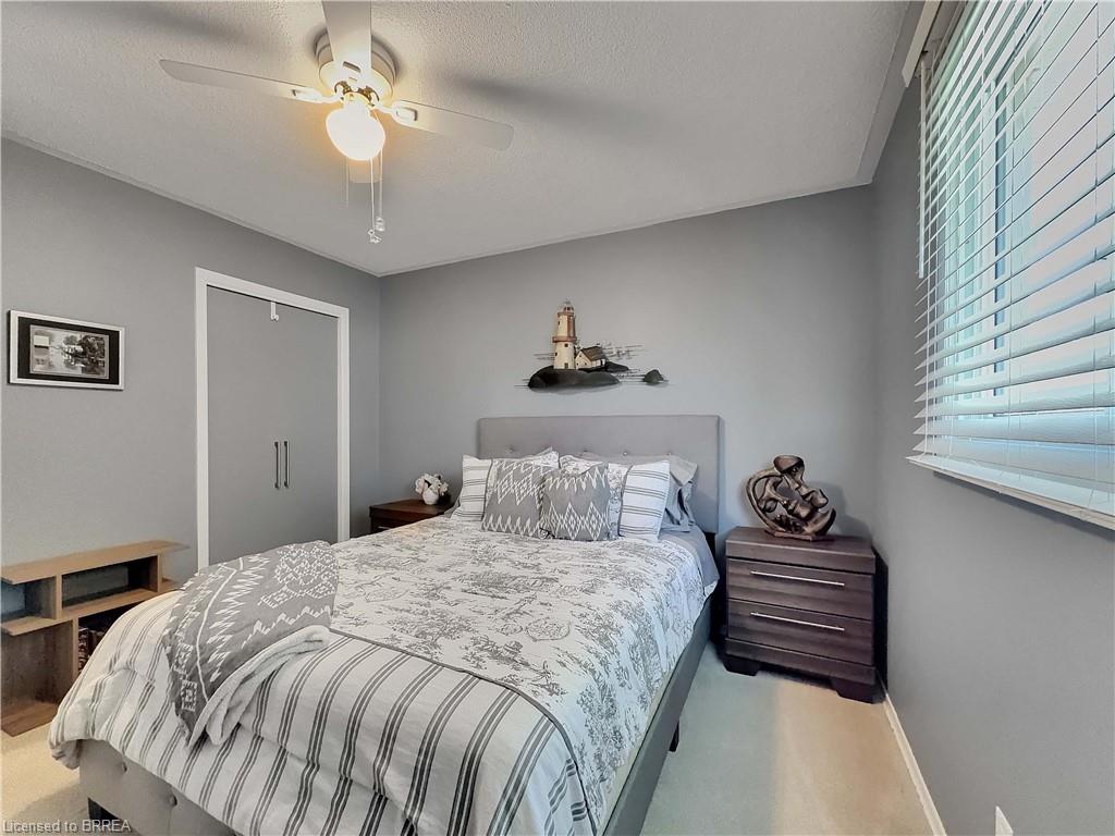 46 Davis Street W