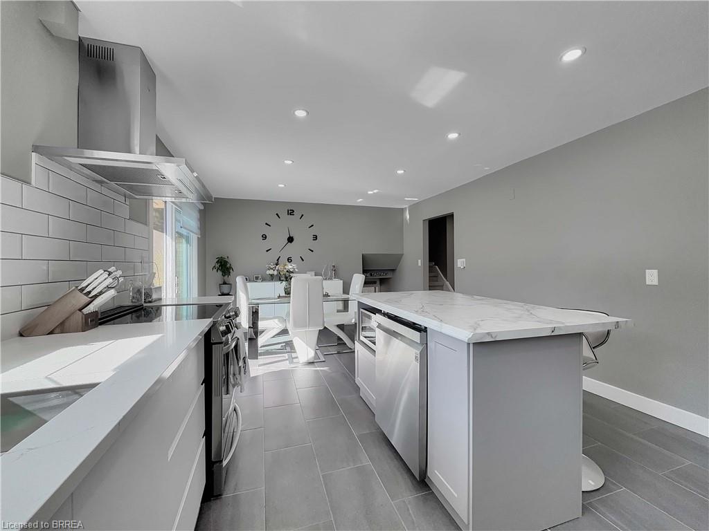 46 Davis Street W