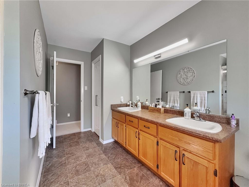 46 Davis Street W