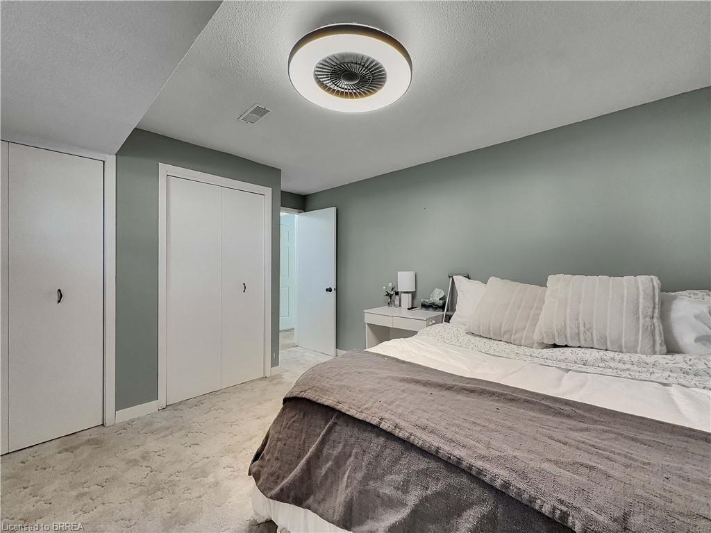 46 Davis Street W