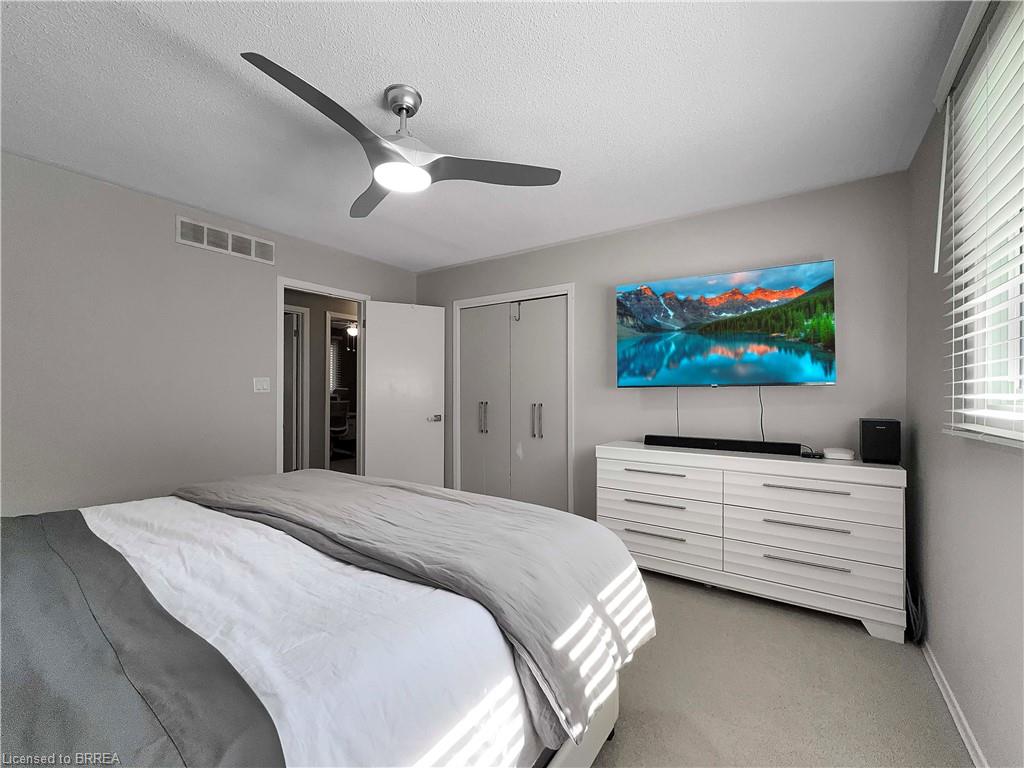 46 Davis Street W