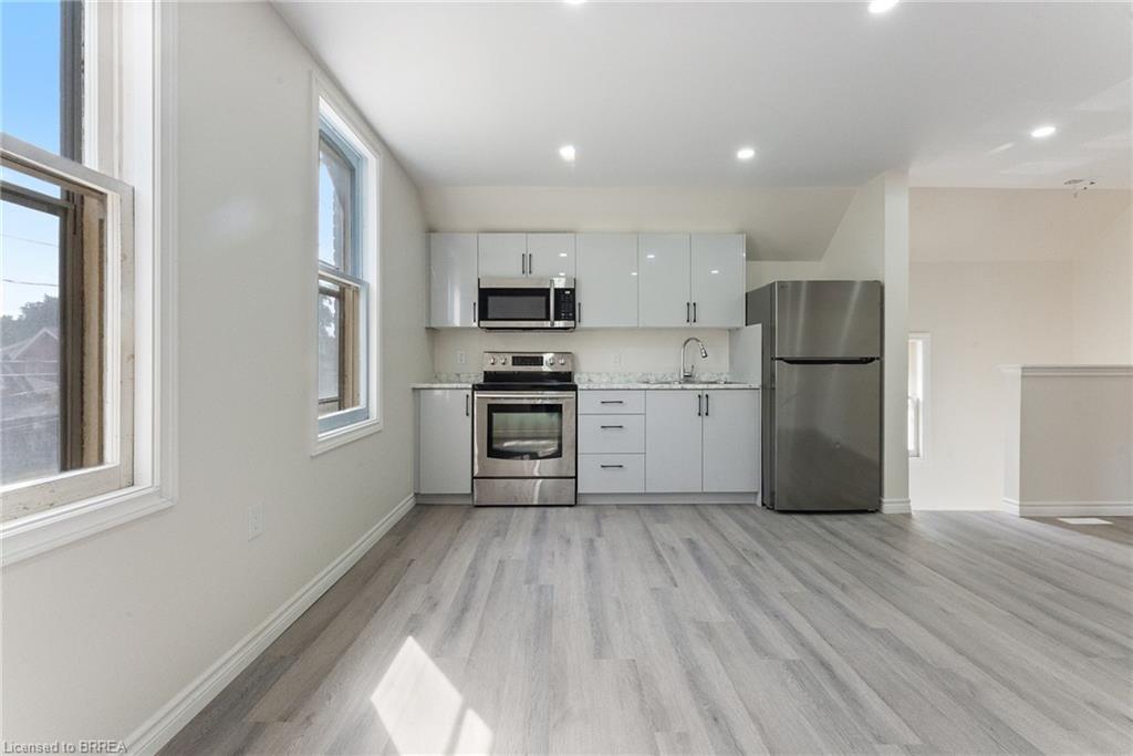 150 Elgin Street Unit: UPPER