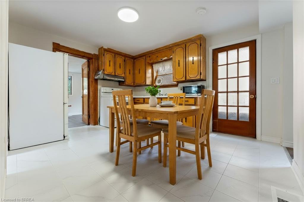 150 Elgin Street Unit: LOWER