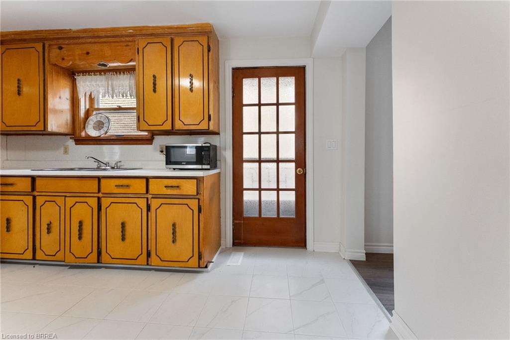 150 Elgin Street Unit: LOWER