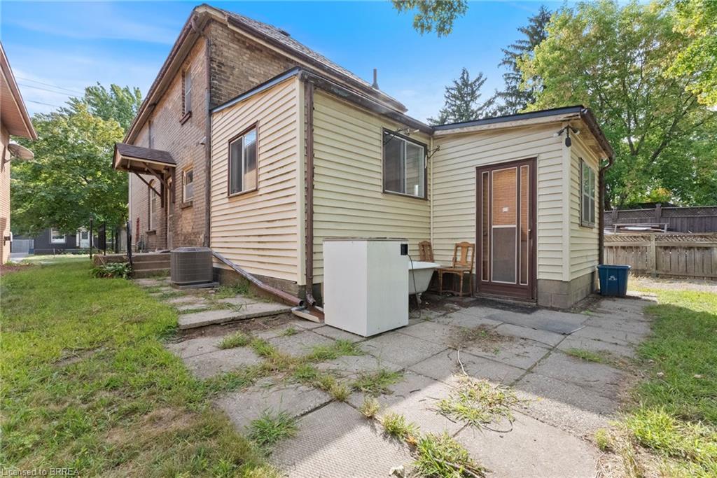 150 Elgin Street Unit: LOWER