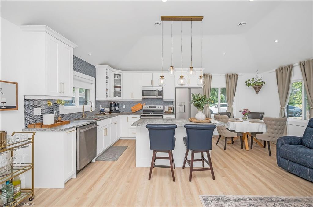 2525 Vimy Road