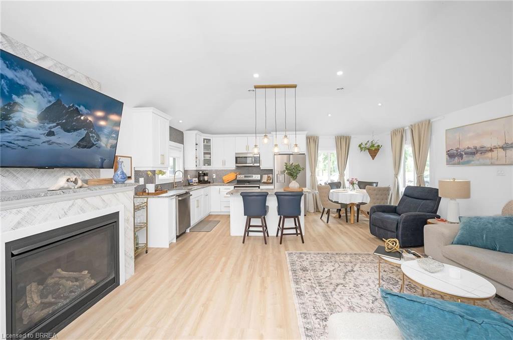 2525 Vimy Road