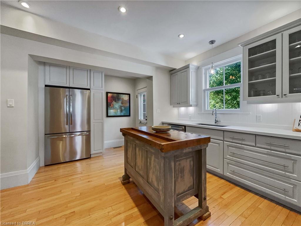 65 Forbes Avenue